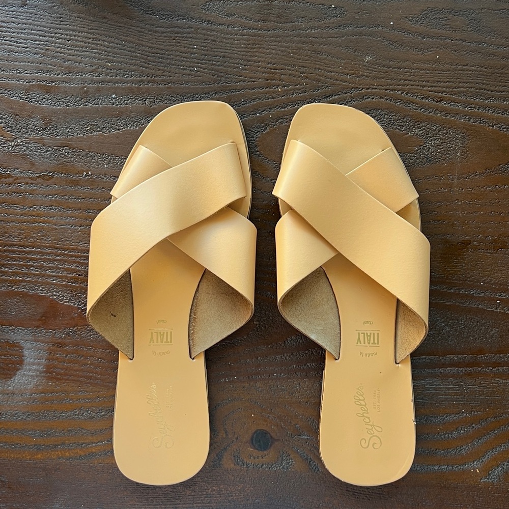 Seychelles Women's Light Tan Cross Strap Sandals